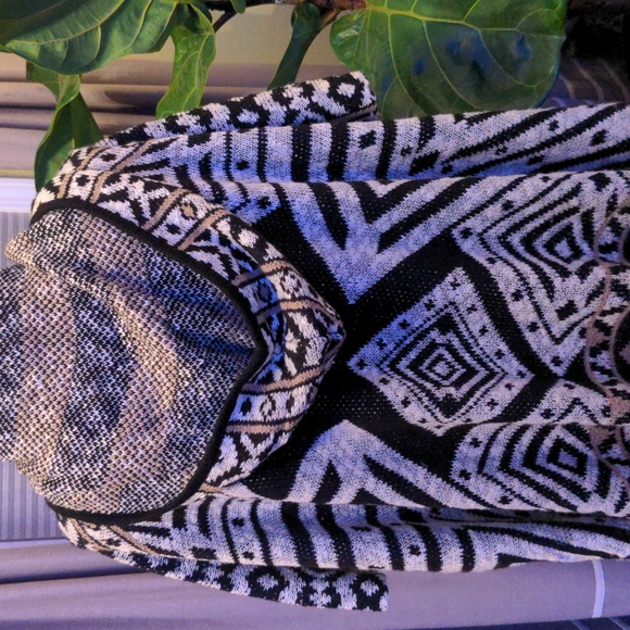 Poncho/Cardigan Sweater ❄️ - Picture 4 of 7